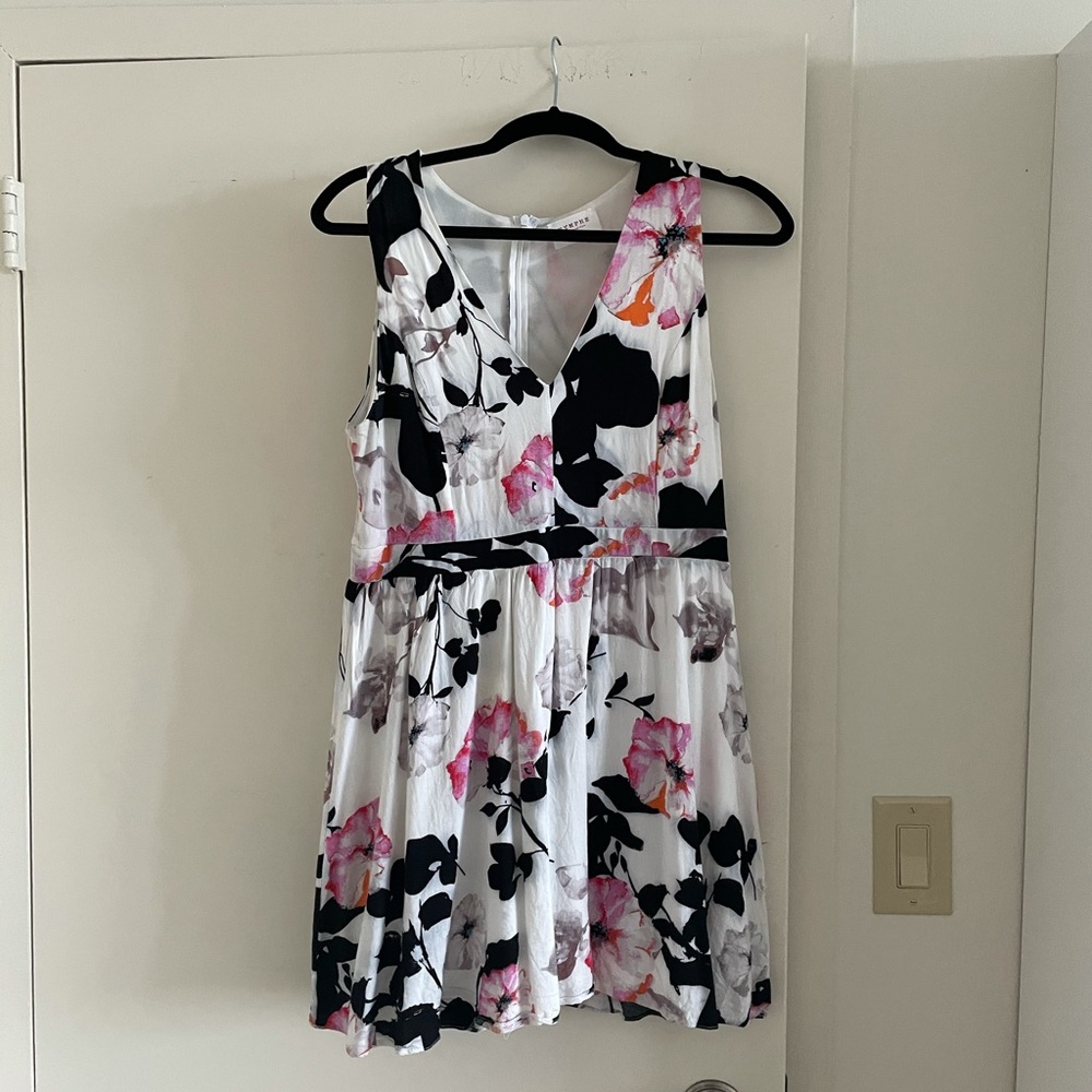 Floral v neck sun dress size L